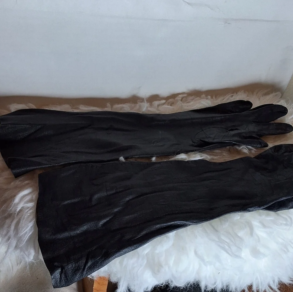 Vintage Below Elbow Black Leather Unlined Gloves M